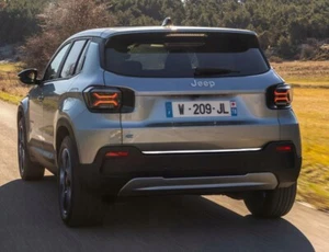 Jeep AVENGER - Martig Chromleiste für Heckklappe Zierleiste Chrom - Picture 1 of 3