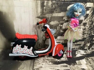 Poupée Monster High Ghoulia Yelps avec trottinette - Photo 1/6