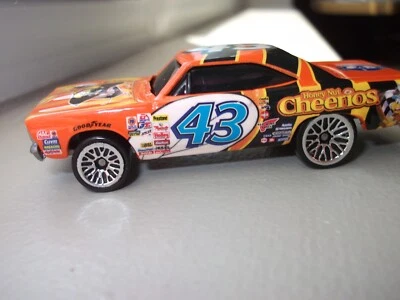 NASCAR Richard Petty #43 1970 PLYMOUTH ROADRUNNER Hot Wheels 1/64 CAR - Image 1 of 4