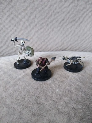 D&D Miniatures Lot: Warrior Skeleton 2004-Wolf Skeleton 2003-Warpriest Moradin  - Image 1 of 4