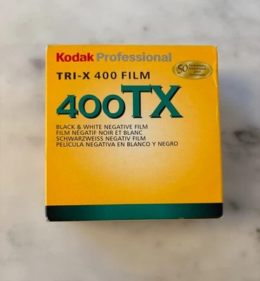 Película negativa Kodak Tri-X 400 B&W 440TX CON FECHA (35 mm, rollo de 100 pies) Foto 1 de 2
