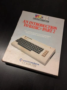 Commodore VIC-20 Wprowadzenie do programowania BASIC: Część 2 - z kasetami! - Zdjęcie 1 z 8