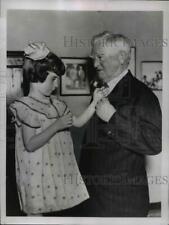 1939 Press Photo Vice President John N Garner Gets Poppy from Charlotte Biddle