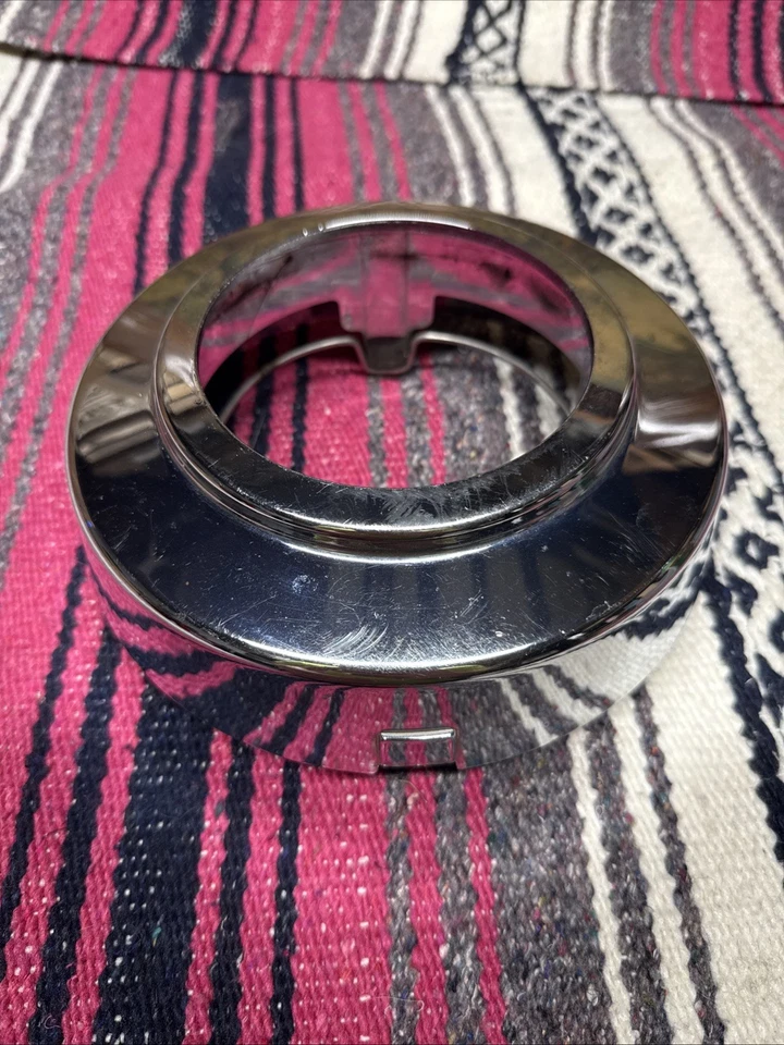 Tampa central dianteira aberta cromada fabricante de equipamento original Ford F250 F350 1995-2004 F5TA-1A096-TA/SA - Imagem 1 de 4