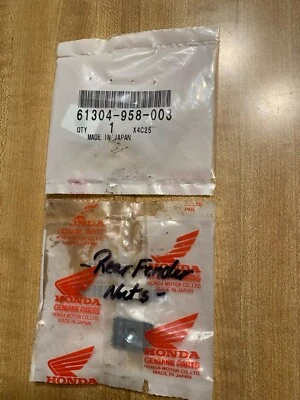 OEM Honda Rear Fender Plate Nuts & (2) Bolts 2007-2023 CRF150R / CRF150RB Foto 1 de 2