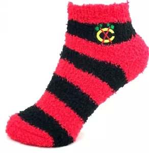 Calcetines juveniles difusos de hockey rojos y negros a rayas con logotipo retroactivo de los Chicago Blackhawks - Imagen 1 de 3