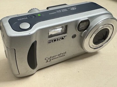 Sony DSC-P71 Digital Camera 3.2MP Compact Point & Shoot with Memory Card - Image 1 of 4