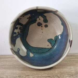 Vintage Signed Stoneware Pottery Bowl Milo Reds Blues MCM Boho - Bild 1 von 9