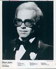 1976 Press Photo Pop Singer Legend Elton John Wears Tuxedo 1970S