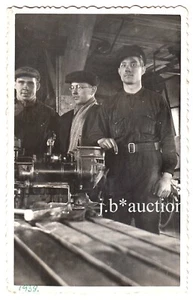 Lettland ARBEITER AN DER DREHBANK Dreherei / Turnery Lathe * Foto-AK um 1930 - Picture 1 of 2