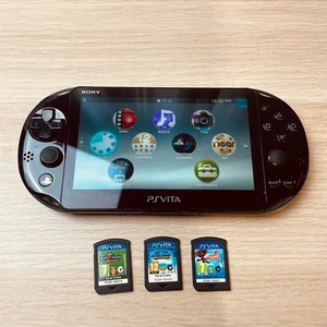 Sony PS Vita Slim PCH-2004 Console + 3 Giochi - Buone Condizioni - Funzionante - Foto 1 di 11