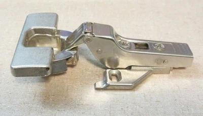 BISAGRA DE GABINETE BLUM 70T559-01, media superposición con placa de clip de montaje 175L660-01,22 Foto 1 de 4