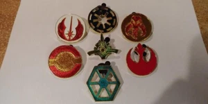 Prendedores comerciales Disney-Colección emblema Star Wars 2010-7 piezas. Set - Imagen 1 de 1