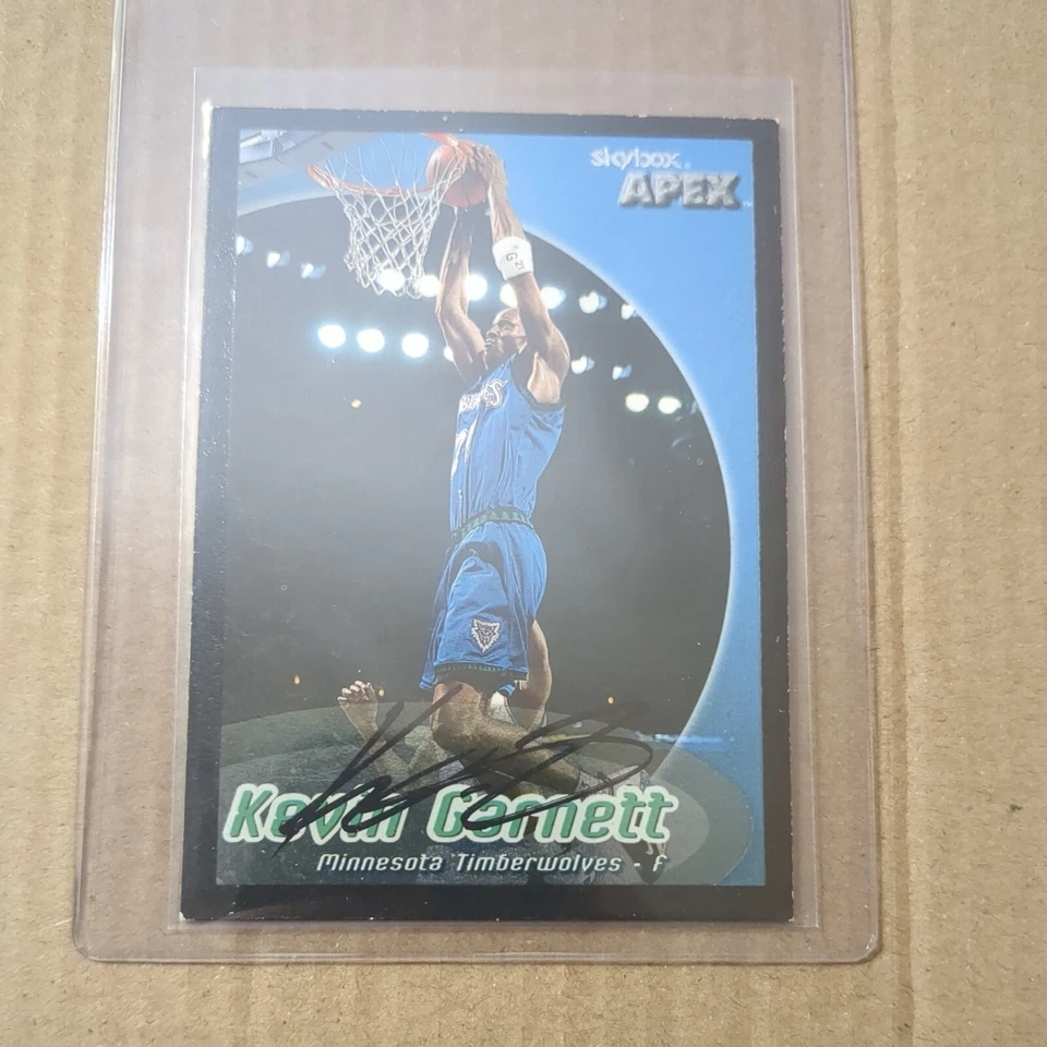 1999-00 Skybox Apex - #36 Kevin Garnett - Image 1 of 4