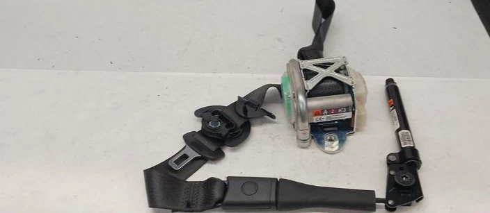 Chevrolet Trax 2018-2020 lado izquierdo del conductor cinturón de seguridad delantero retractor negro Foto 1 de 1