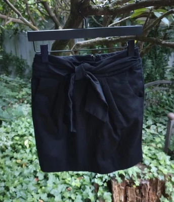 Falda lápiz para mujer Forever Twenty-one negra talla pequeña Foto 1 de 4