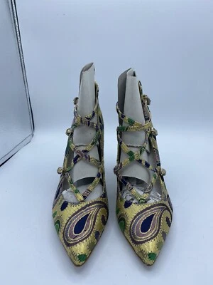 Tacones para mujer Marc Fisher con tiras con cordones punta dorada cachemira decoración floral Foto 1 de 4