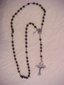 Rosario de colección con cuentas oscuras y elegante crucifijo 85493 - Imagen 1 de 4