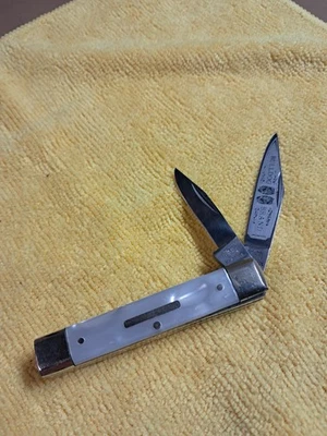 Navaja de bolsillo marca Bulldog 2 hojas sin usar mango de perla hecha por Solingen Foto 1 de 4