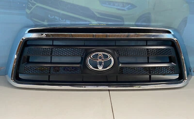 2010 2011 2012 2013 TOYOTA TUNDRA GRILLE OEM USED - Image 1 of 4
