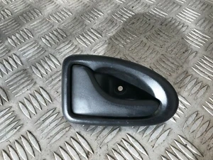 Poignée Droit - RENAULT MASTER II (2) - De 09-1997 à 11-2003 - Picture 1 of 3