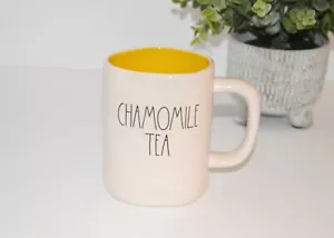 Tazza nuova Rae Dunn bianco sporco/giallo "CHAMOMILLA TEA" - Foto 1 di 2
