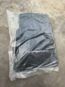Alfombrillas delanteras traseras izquierda derecha Chevy Camaro 2016-2024 logotipo bordado - Imagen 1 de 1
