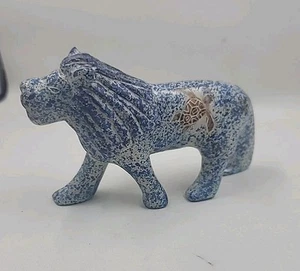 Soapstone Blue and White Lion Handcarved 6" x 3-1/2" Vintage Kenya Folk Art - Picture 1 of 6