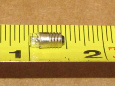 #5575 FLAT TOP BULB BY MANTUA & TYCO, 2 FLAT TOP SCREW BASE BULBS IN PACK, NEW - Image 1 of 3