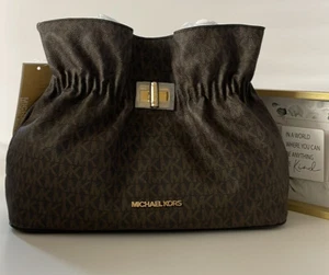 🐼💦 Michael Kors 🐼💦 Brown Monogram Signature Clutch Crossbody Bag 🐼 GB43 - Bild 1 von 10