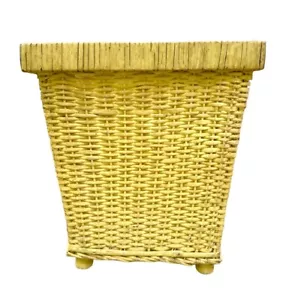 Vintage MCM 13,5"" x 12"" cesto rifiuti vimini giallo gambe boho rattan ottime condizioni - Foto 1 di 14