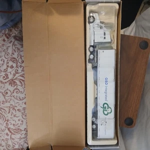 Tonkin Replicas Precision Series 1:53 Scale InternationaSleeper Cab With Trailer - Bild 1 von 9