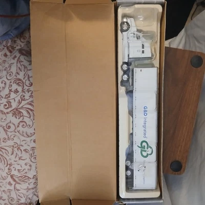 Tonkin Replicas Precision Series 1:53 Scale InternationaSleeper Cab With Trailer - Image 1 of 4