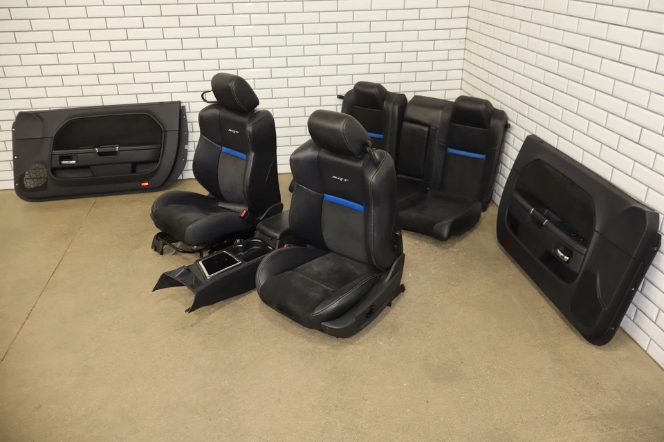 08-10 Dodge Challenger SRT-8 Leather Seats with Door Panels/Console Interior Kit Foto 1 de 4