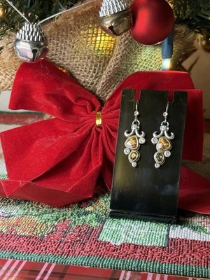 Brincos de arame francês “Lioness” Brighton – Gotas de cristal âmbar - Imagem 1 de 4