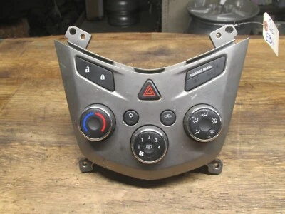 15-16 CHEVY SONIC TEMPERATURE AIR CONDITIONING HEATER CONTROL W/O HEATED SEATS - Image 1 of 4