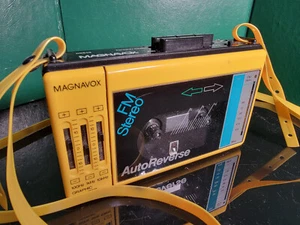 Vintage MAGNAVOX D6643 AM/FM Stereo Cassette Player working with strap - Picture 1 of 8