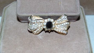 VINTAGE ROMAN GOLD TONE BOW BROCH PIN WITH ONE BLACK AND CLEAR STONES - Picture 1 of 1