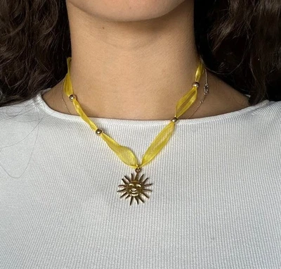 Collana choker girocollo giallo voile perline ciondolo dorato acciaio sole donna - Immagine 1 di 4