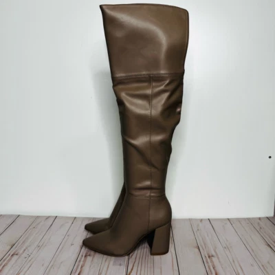 Botas altas Charles David Virtuales hasta el muslo tacón ancho desnudo Foto 1 de 4