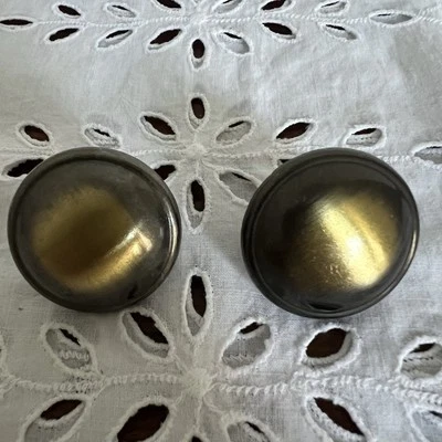 Botões vintage preto/prata e latão tom metal quantidade 2 sem parafusos meados do século - Imagem 1 de 4