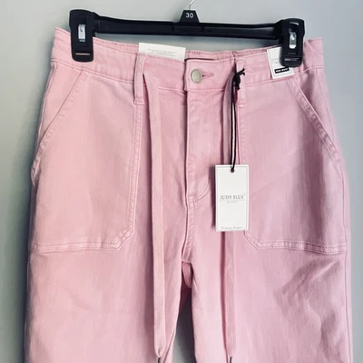 Jeans Judy Blue Jogger para mujer 3/26 rosa prenda teñida tiro alto elástico denim Foto 1 de 4