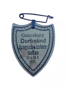 DEUTSCHES ZWISCHENKRIEGSABZEICHEN JUNGE SCHWESTERN KUNDGEBUNG DORTMUND 1927 FRAUENSTIMMSUFFRAGETTE - Bild 1 von 2