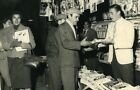 Argentina Buenos Aires Pedro Manfredini at Newsagent Newsstand Old Photo 1959