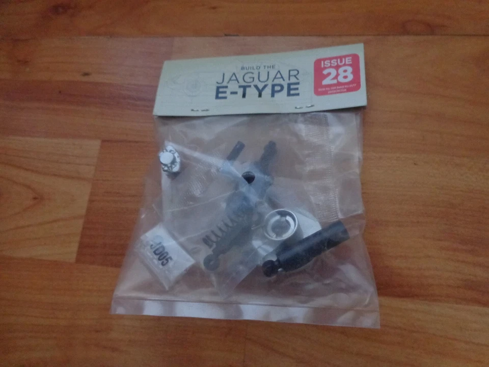 1/8 DEAGOSTINI Costruisci La Tua Auto JAGUAR E-TYPE Numero 28 Solo Parte - Immagine 1 di 1