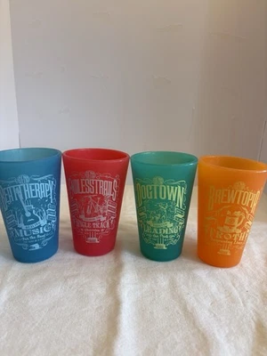 LOTE DE 4 VASOS DE SILIPINTA CURVAS, O Beattherapy, Endlesstrails, Dogtown, Brewtopia Foto 1 de 4