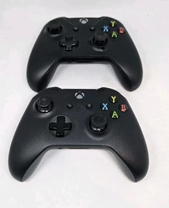 2 oryginalne kontrolery bezprzewodowe OEM Microsoft Xbox One model 1708/1697 czarne - Zdjęcie 1 z 6
