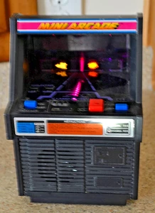 VINTAGE Tomy Cosmic Clash Vintage 1982 Mini Arcade Game, WORKS - Picture 1 of 6