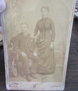 ANTIQUE - WELL DRESSED COUPLE #2 - CABINET PHOTO - FREY STUDIO SCRANTON PA - Picture 1 of 4