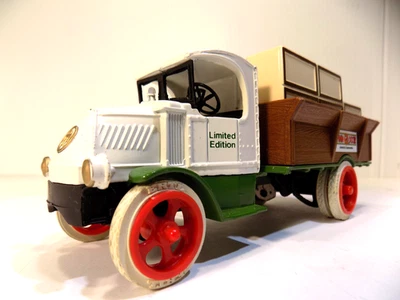 Banco de camión Mack Bulldog ERTL 1926 1:38 con cajas - Supermercados Winn Dixie #9014 Foto 1 de 4